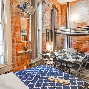  Apartment Empire Broadway Retreats